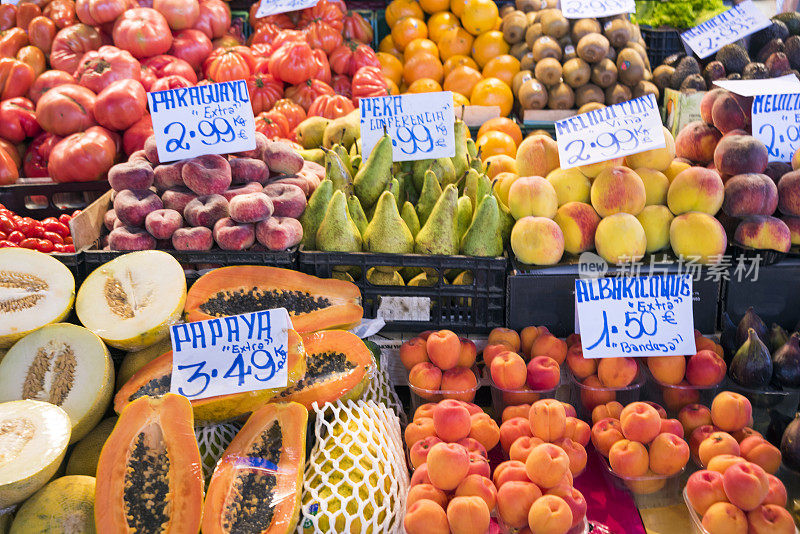 开胃热带水果在La Boqueria市场，巴塞罗那